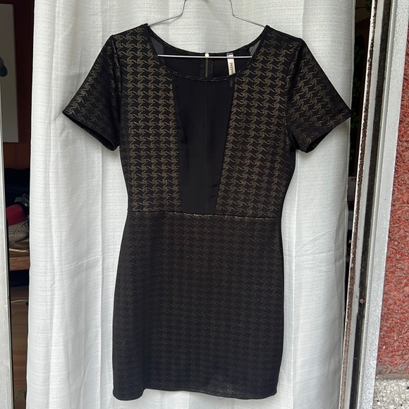 PEPPERMINT BLACK AND GOLD HOUNDSTOOTH DRESS SZ M - Picture 1 of 2